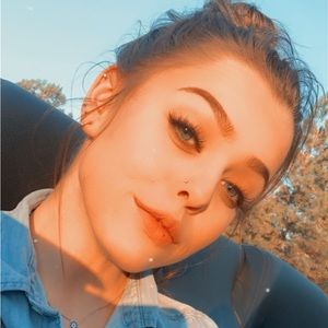 Meet your Posher, Mia